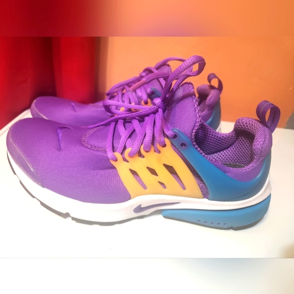 Shoes - Picture 4 of 4